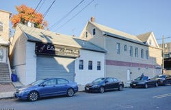 60 4th St, Elizabeth City, NJ 07206-1247