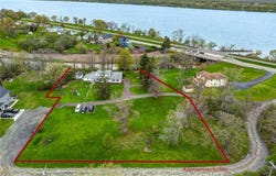 3179 W River Road, Grand Island, NY 14072