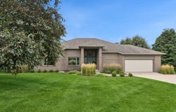 53 Kennedy Pkwy, IA 52246