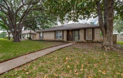 1044 Peach Lane, DeSoto, TX 75115