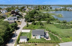 17 Goose Island Road, Narragansett, RI 02882