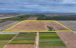 422 S Leonard Avenue, Sanger, CA 93657