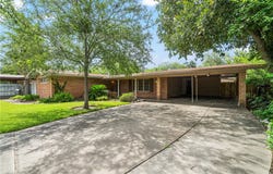 1139 W Lee Avenue, Kingsville, TX 78363