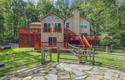 1076 Wintergreen Court, Hawley, PA 18428