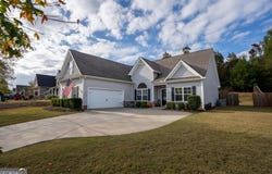 5641 Wooded Valley, Flowery Branch, GA 30542