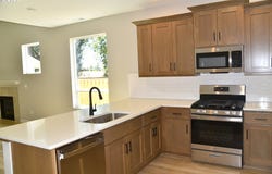 855 OAKLEAF WAY, Silverton, OR 97381