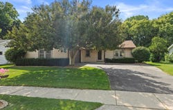 1010 Burrie Ln, Waukesha, WI 53188