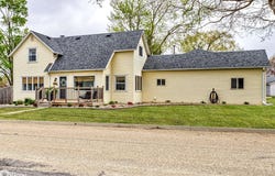 301 4th Street NE, State Center, IA 50247