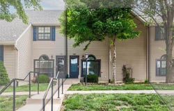 140 Stonebridge Lane, Smithville, MO 64089