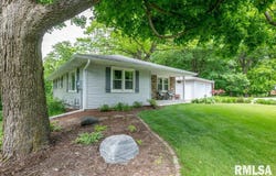 1701 WOODLAND KNOLLS Road, Metamora, IL 61548