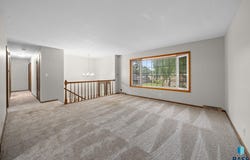917 S Grandview Ave, Sioux Falls, SD 57103
