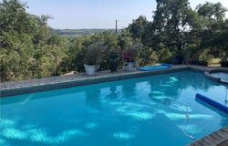 4 Meridian DR, Wimberley, TX 78676
