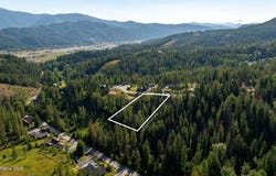 120 Blazing Saddle Ct, Pinehurst, ID 83850