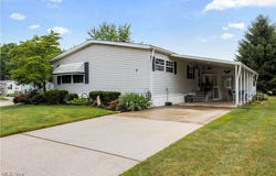 2 Shuberts Alley, Olmsted Falls, OH 44138