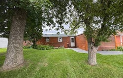 272 E. Lakeshore Dr., Waubay, SD 57273