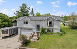 917 Wheelock Avenue, Hartford, WI 53027