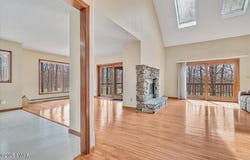 105 Beechwood Lane, Greentown, PA 18426