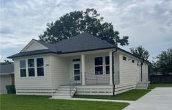 680 HUNTERBROOK Drive, Gretna, LA 70056