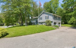 29 Ravenwood Road, North Stonington, CT 06359