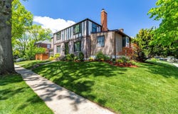 10 Woodland Road, Valley Stream, NY 11581