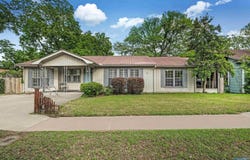 825 Gunter Avenue, Guntersville, AL 35976