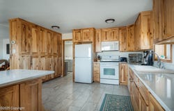 8 Warbonnet Rd -, Moorcroft, WY 82721