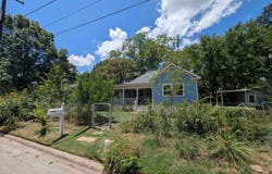 325 S Frio ST, Lockhart, TX 78644