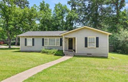 801 Park St, Gilmer, TX 75644-2231