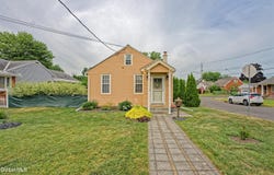 1752 Van Cortland Street, Schenectady, NY 12303