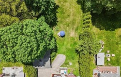 112 County Road, Barrington, RI 02806
