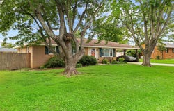 1105 Courtland Ave, Muscle Shoals, AL 35661