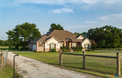1145 Fawn Lake Dr, Bryan, TX 77808
