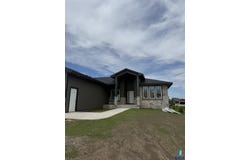 6412 E Fieldview St, Sioux Falls, SD 57110