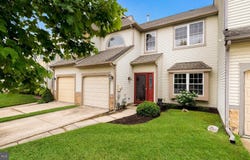 102 SANDHURST Drive, MOUNT LAUREL, NJ 08054