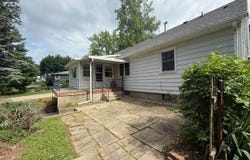 906 West Jefferson Drive, Freeport, IL 61032