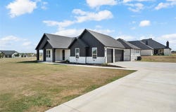 100 Buddy Ct, Millsap, TX 76066