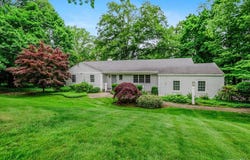 4 Lower Drive, Huntington Bay, NY 11743