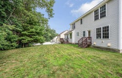 12 Hibiscus Way, Nashua, NH 03062