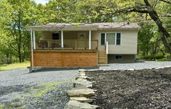 439 Gold Finch Road, Bushkill, PA 18324