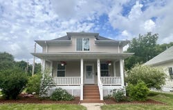 810 S 2Nd Street, Fairfield, IA 52556