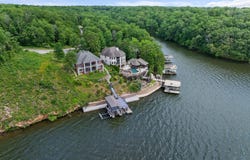 521 Wilson Lake Dr, Muscle Shoals, AL 35661