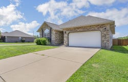 3790 W Rockwood Street, Springfield, MO 65807