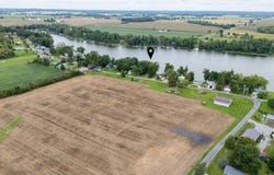 14044 Lake Shore Dr, Hudson, MI 49247