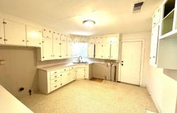 811 Ave H, Hale Center, TX 79041