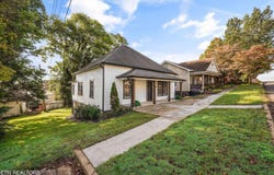 204 E 1st Ave, Lenoir City, TN 37771