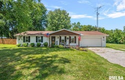 12069 State Route 4, Auburn, IL 62615