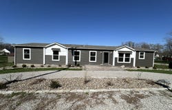 115 E Maple St, Irvington, KY 40146