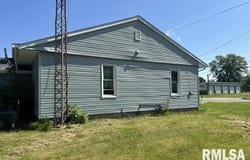 415 S PARK Street, Sesser, IL 62884