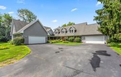 1722 Journeys Dr, Hartland, WI 53029