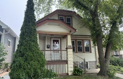 2122 S 77th St, West Allis, WI 53219